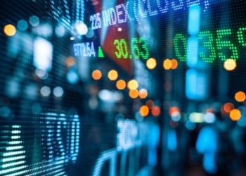 Adobe stock - Ahead of the Federal Reserve's last policy meeting of the year, global shares held steady as oil prices hit a six-month low on Wednesday. It is anticipated that this choice will shed light on when the rate decreases would occur the following year. Market dynamics were also impacted by the decision made at the COP 28 climate summit to restrict the world's consumption of fossil fuels and by Argentina's proposal to devalue its peso, remove energy subsidies, and cancel public works tenders. Why should you invest in the stock market